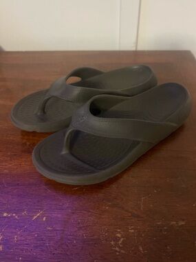 Nuu Sol brand  Women's Black Comfort Thong Sandals size 8 made in USA